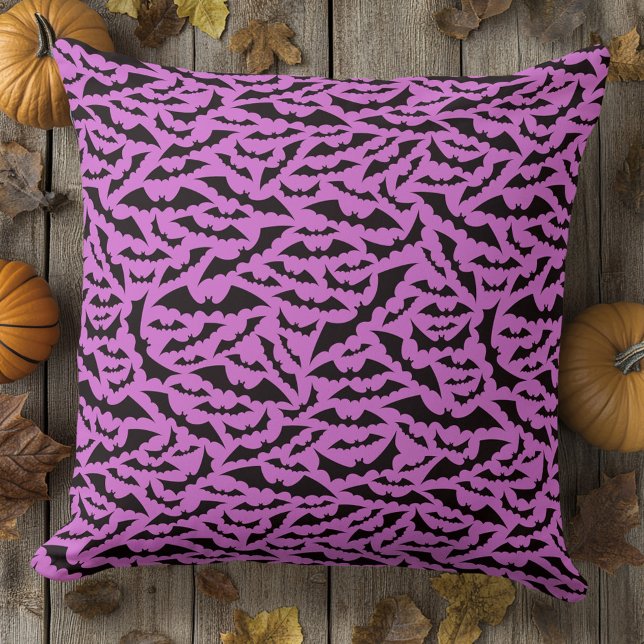 Cojín Decorativo Patrón de murciélago negro Halloween (Bat pattern purple black Halloween Throw Pillow)