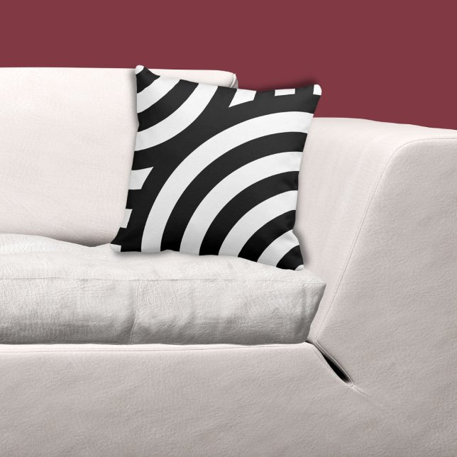 Cojín Decorativo Patrón de ondas blancas y negras (Geometric Black Nested Quarter Circle Pattern on White Throw Pillow, custom color possible)