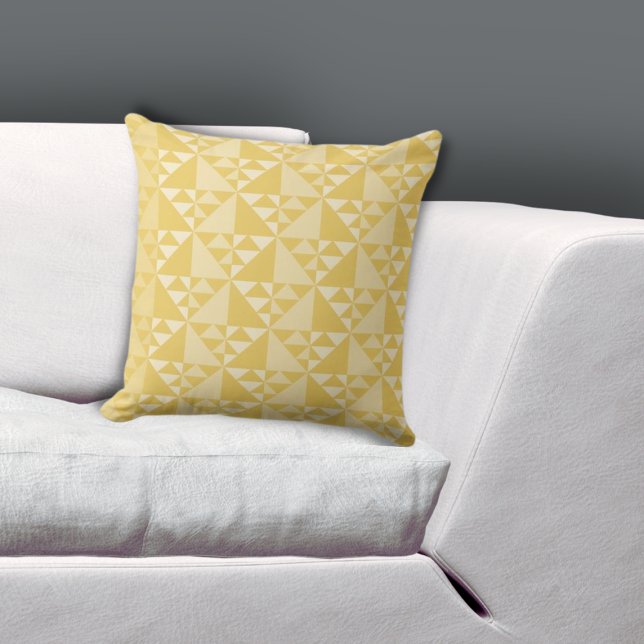 Cojín Decorativo Patrón de repetición del triángulo amarillo geomét (Ethnic Geometric Yellow Triangle Repeat Pattern Throw Pillow)