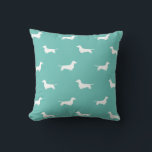 Cojín Decorativo Patrón de siluetas de Dachshund Perros de vivero V<br><div class="desc">Actualiza tu espacio con esta divertida almohada de tiro decorativa de patrón de perros limpiadores. Esta almohada, disponible en diferentes colores, aporta un acento decorativo al sofá o a la cama. Hace un regalo para alguien a quien le encantan los acorazados Dachshunds. Visite el mundo doodle de Jenn para ver...</div>