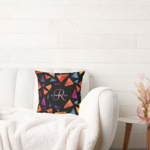 Cojín Decorativo Patrón de Triángulos Coloridos y Elegantes Monogra