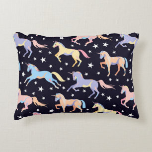 Cojín Decorativo Patrón de unicornio oscuro. Unicornio y estrella d