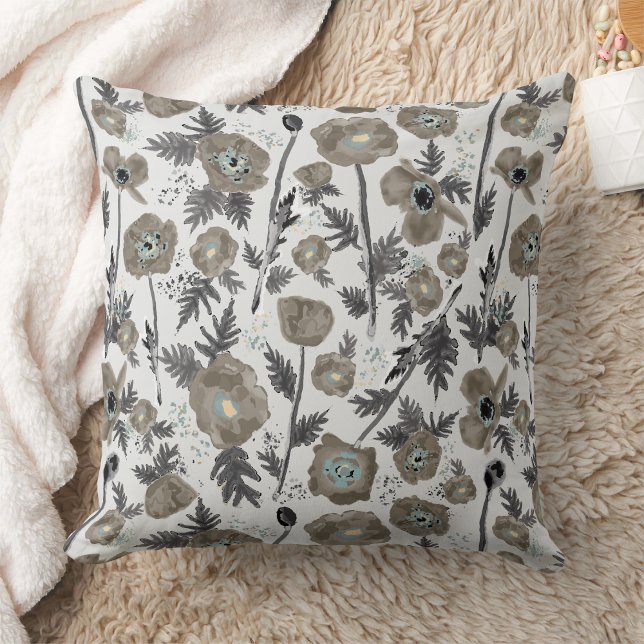 Cojín Decorativo Patrón floral acuarela de Poppies (Poppies Modern Gray Blue Watercolor Floral Pattern Throw Pillow from Jenn Steffen Studio Posies. )