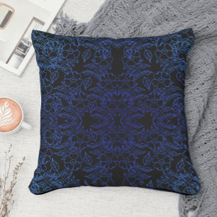 Cojín Decorativo Patrón floral azul estilizado sobre negro