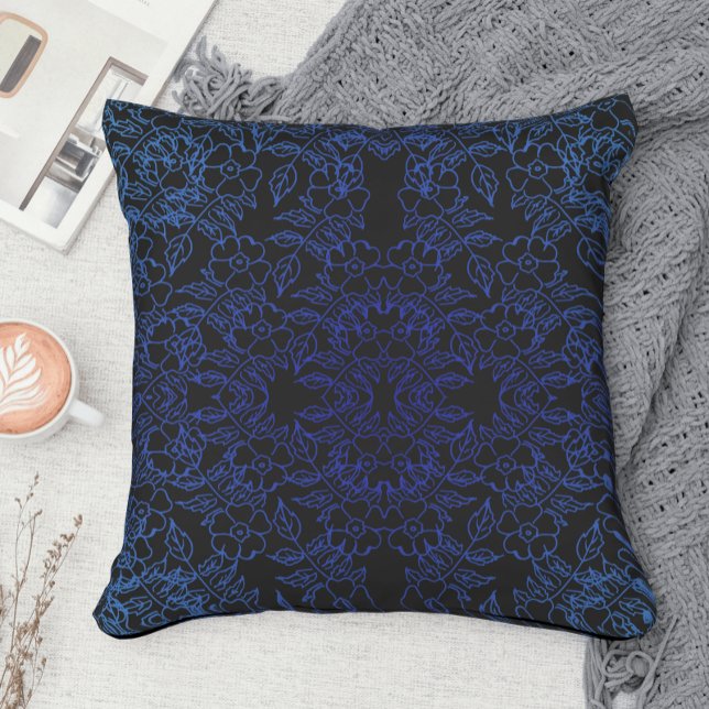Cojín Decorativo Patrón floral azul estilizado sobre negro (Subido por el creador)