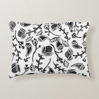 Cojín Decorativo Patrón floral de bosque en blanco y negro
