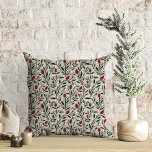 Cojín Decorativo Patrón floral de Navidades clásicos<br><div class="desc">Esta bonita almohada de tiro vacacional presenta un estilo floral y verde a mano con colores clásicos Navidades tradicionales de verde profundo, rojo burdeos y marfil sobre un fondo de color personalizado (que se muestra en beige de arena clara). Decoración elegante que se adapta a cualquier casa, tanto si su...</div>
