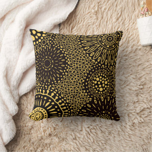 Cojín Decorativo Patrón floral étnico vintage en negro y dorado
