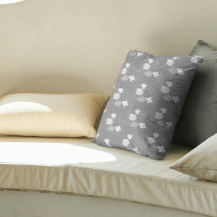Cojín Decorativo Patrón floral gris y blanco moderno
