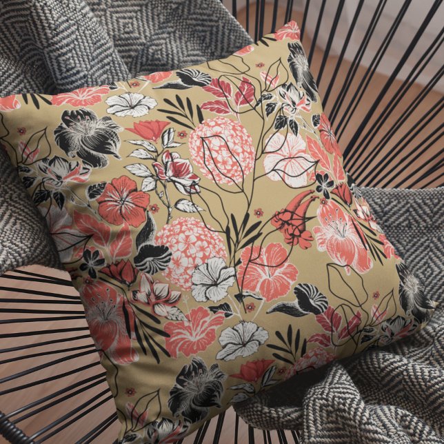 Cojín Decorativo Patrón floral rojo y negro negrita (Bold Red and Black Floral Pillow on Trendy Gold Background. Modern Hand Drawn Tropical Flowers.)