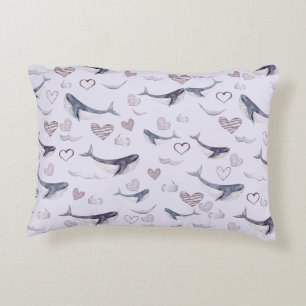 Cojín Decorativo Patrón infantil con ballenas, nubes y corazones bo