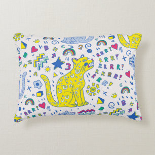 Cojín Decorativo patrón infantil con tigre, letras, arcos de lluvia