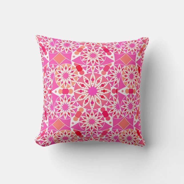 Cojín Decorativo Patrón Mandala, tonos rosas y corales (Anverso)