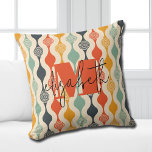 Cojín Decorativo Patrón retro Groovy<br><div class="desc">Su monograma y nombre resaltan un patrón de círculo retro mod en una paleta de color groovy,  esta almohada de tiro es divertida para usted,  sus hijos,  habitaciones de dormitorios universitarios o como regalo. (Puede eliminar el monograma y el nombre,  simplemente deje la personalización en blanco.)</div>