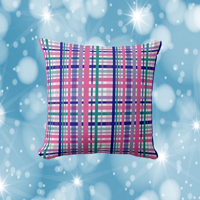 Cojín Decorativo Patrón revestido Verde azulado Marina Púrpura Azul (A throw pillow with a purple, teal, pink and blue plaid pattern.)