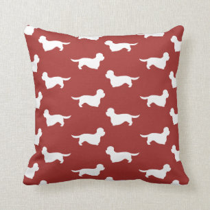 Cojín Decorativo Patrón rojo de siluetas de Dandie Dinmont Terrier