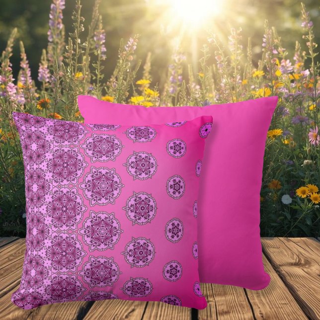 Cojín Decorativo Patrón rosa y morado caliente (Hot pink and purple pattern throw pillow)