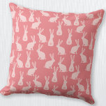 Cojín Decorativo Patrón rosado de conejo conejo chiquito<br><div class="desc">Pequeños conejos rosados adorables. El reverso presenta un patrón de coincidencia. Arte original de Nic Squirrell.</div>