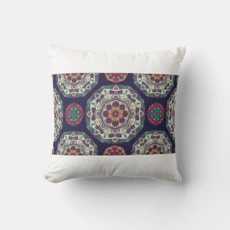 Cojín Decorativo Patrón sin foco con hombre étnico floral ornamenta