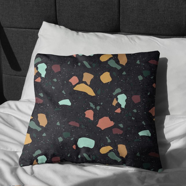 Cojín Decorativo Patrón Terrazo negro (Black Terrazzo Pillow On Bed)