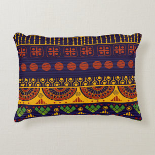 Cojín Decorativo Patrón tribal, versátil para diversos usos.
