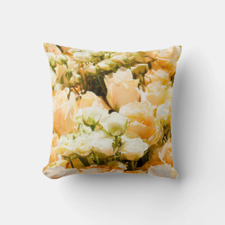 Cojín Decorativo Patrón vertical de rosas blancas. aniversario, esp