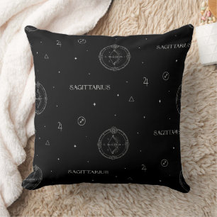 Cojín Decorativo Patrón Zodiaco Sagitario en Blanco y Negro