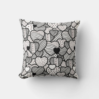 Cojín Decorativo Patrones de corazones blancos negros pequeños