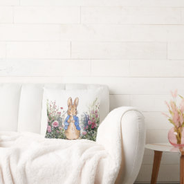 Cojín Decorativo Pedro el Conejo en su jardín No 2