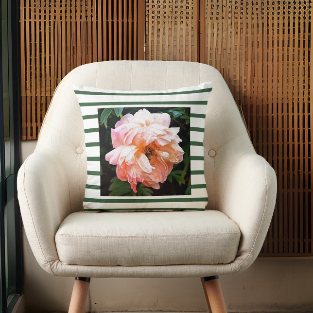Cojín Decorativo Peonía de primavera romántica en franjas verdes (Subido por el creador)