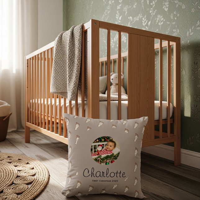 Cojín Decorativo Pequeña huella rosa del bebé en la primera Navidad (Subido por el creador)