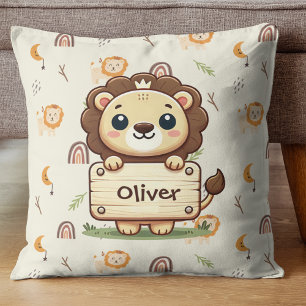 Cojín Decorativo Pequeño león lindo con un Rótulo de nombre