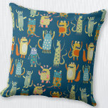 Cojín Decorativo Pequeños monstruos<br><div class="desc">Una familia de adorables monstruitos. Perfecto para Halloween,  o cualquier otra época del año para amantes monstruo y monstruitos. Arte original de Nic Squirrell.</div>