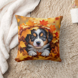 Cojín Decorativo Perro de cachorro picado en hojas de otoño
