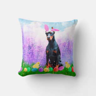 Cojín Decorativo Perro Doberman con huevos de Pascua y pollitos con