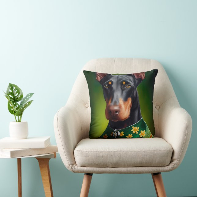Cojín Decorativo Perro Doberman en vestido de San Patricio (Silla)