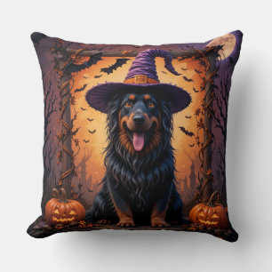 Cojín Decorativo Perro lindo con sombrero de bruja rodeado de calab