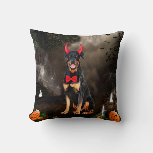 Cojín Decorativo Perro Rottweiler con traje de Halloween (Anverso)