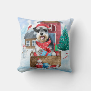 Cojín Decorativo Perro Schnauzer en la casa de Navidad con nieve