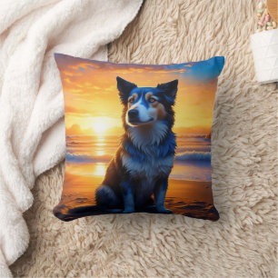Cojín Decorativo Perro sentado en Ocean Beach al atardecer
