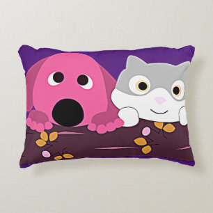 Cojín Decorativo Perro y gato tiran almohada.