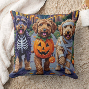 Cojín Decorativo Perros Bernedoodle Trick-or-Treating con disfraces