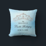Cojín Decorativo Personalización de sólo lado frontal Baby Blue Qui<br><div class="desc">Una elegante almohada de temática azul para bebés de Quinceañera. Sólo obras de arte en la parte delantera. Tenga en cuenta que se simularán los detalles diamante de imitación y purpurinas.</div>
