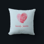 Cojín Decorativo PERSONALIZADO CUSHION simple huella dactilar parej<br><div class="desc">Un diseño muy "de moda" con dos huellas dactilares entrelazadas para crear un corazón - el regalo de la pareja perfecta ya sea por su boda, aniversario o simplemente porque... Configurar como plantilla es sencillo para usted agregar sus propios detalles, o pulsar el botón personalizar y puede añadir o cambiar...</div>