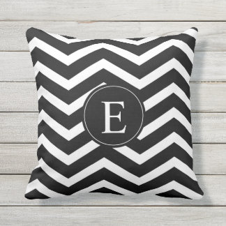 Cojín Decorativo Personalizado de cheurón negro y blanco