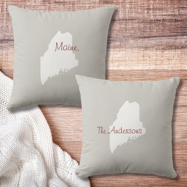Cojín decorativo personalizado de esquema de estad (Personalize this Maine State throw pillow. Maine on the front and your name on the back. )