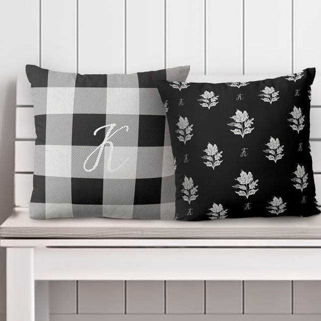 Cojín Decorativo Personalizado de follaje otoñal Monograma y Placa  (Autumn Fall Foliage Custom Monogram & Black Plaid Throw Pillow)
