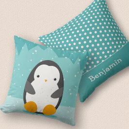 Cojín Decorativo Personalizado de invierno pingüino y nombre azul a