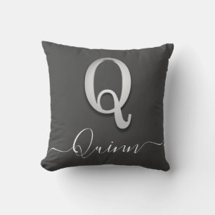 Cojín Decorativo Personalizado elegante plateado Monograma Q Nombre