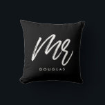 Cojín Decorativo Personalizado moderno Sr.<br><div class="desc">El Sr. y la Sra. almohadas,  personalizable con su propio nombre y sus colores favoritos.</div>